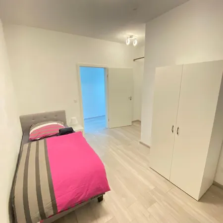Goldstadt Apartment *
